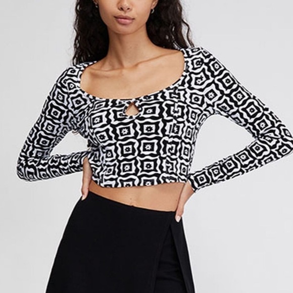 NWT Pacsun Cares Pumpkin Seamed Keyhole Long Sleeve Printed Top - Picture 3 of 7